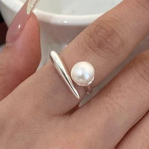 "Classic Elegant" Silver Ring With Pearl